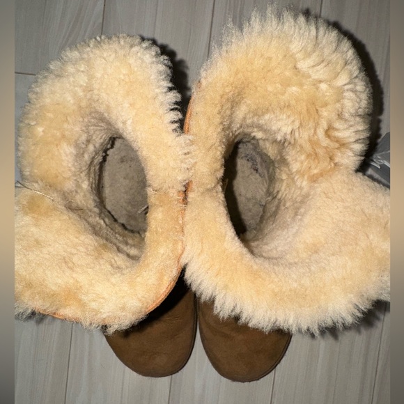 Ugg Bailey Button Chestnut (8) - Picture 5 of 10